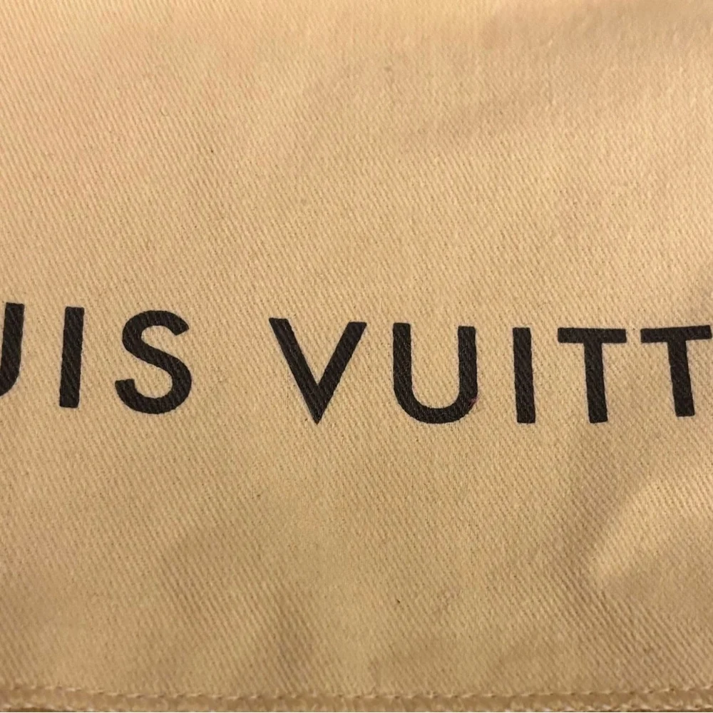 Brand new LV pochette monogram purse - Picture 9 of 10